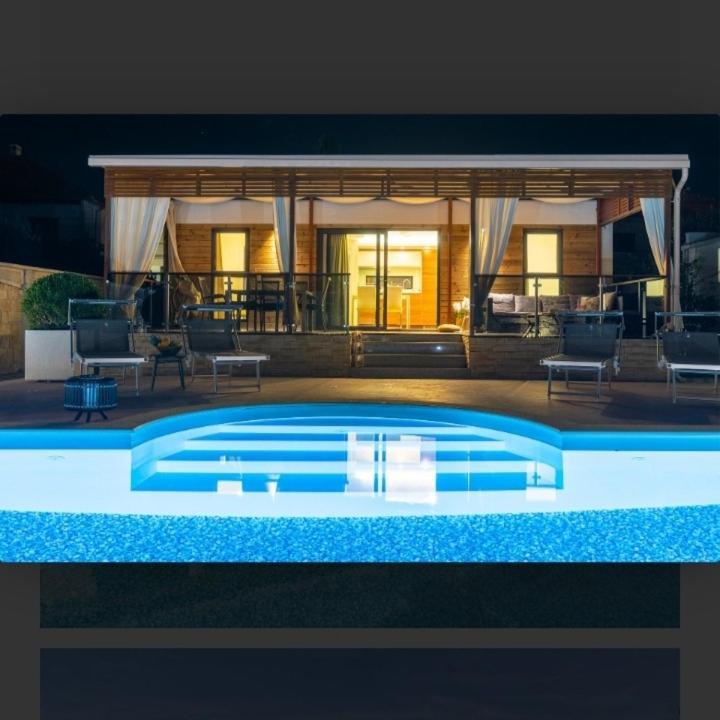 Tomica Apartments With Pool ビオグラード・ナ・モル エクステリア 写真